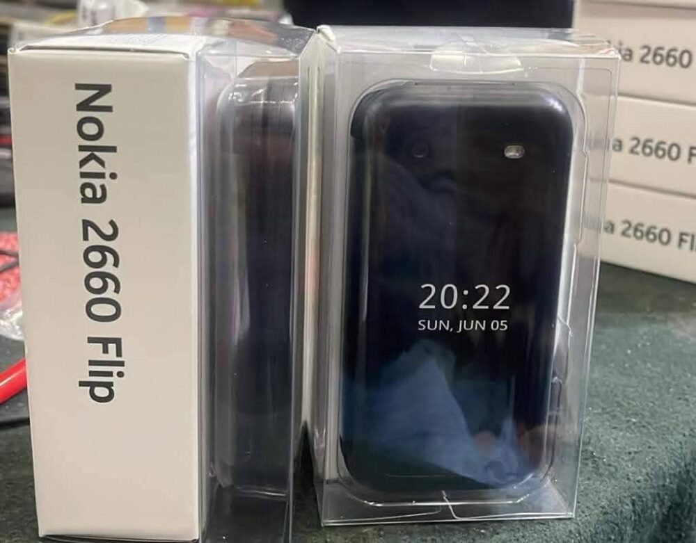Nokia 2720 Flip Mobile Phone - Image 8